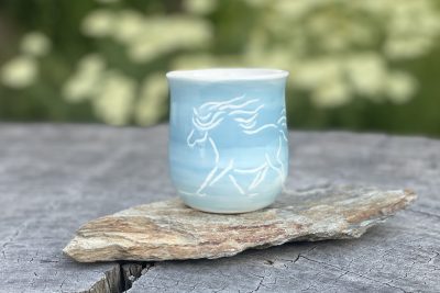 Tasse à café  porcelaine "poney trotte" B