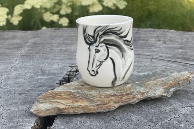 Tasse à café  porcelaine "cheval noir"