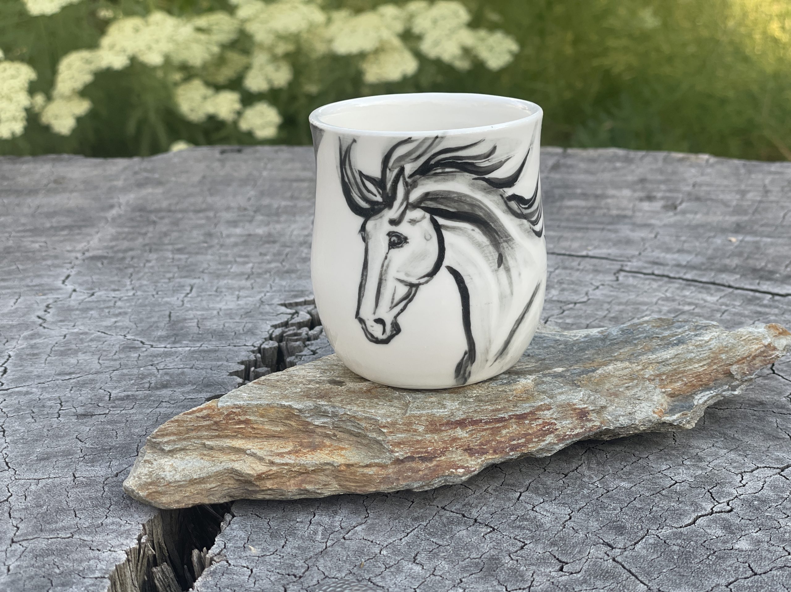 Tasse à café porcelaine "cheval noir"